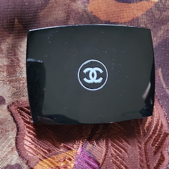 Chanel Ombre Essentielle soft touch eyeshadow 61 Silvery - Picture 4 of 5